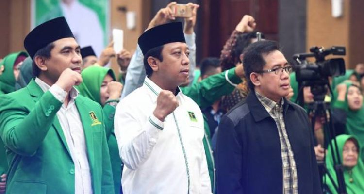 Ketua Umum DPP PPP romahurmuziy tengah