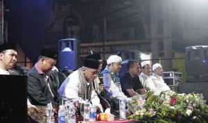 BEM (Badan Eksekutif Mahasiswa) Falkutas Dakwah dan Komunikasi (Fadakom), menutup serangkaian acara Festival Komunikasi 2023 dengan mengadakan Fadakom Bersholawat, Jum’at (16/6)