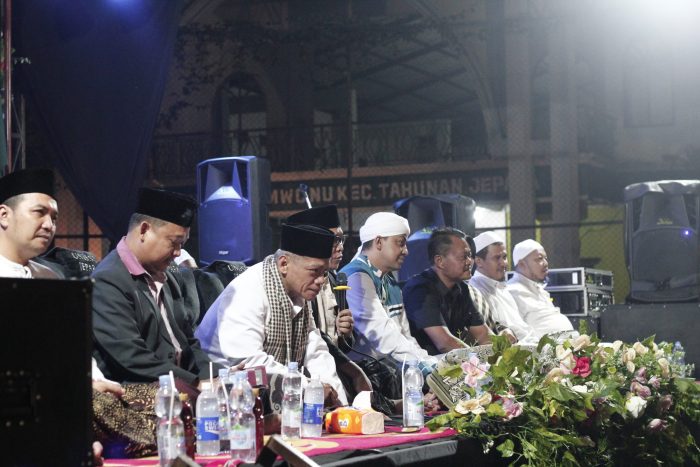 BEM (Badan Eksekutif Mahasiswa) Falkutas Dakwah dan Komunikasi (Fadakom), menutup serangkaian acara Festival Komunikasi 2023 dengan mengadakan Fadakom Bersholawat, Jum’at (16/6)