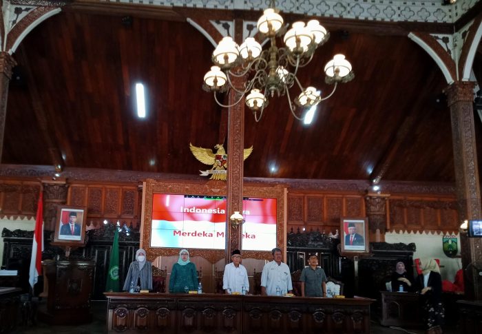 Pembukaan Seminar dan Regional Youth Talk dalam rangka memperingati Hari Anti Kekerasan Terhadap Perempuan di Pendopo Jepara.