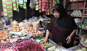 Nur Hayati, Pedagang sembako di Pasar Ratu Jepara.