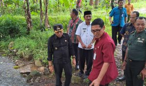 Kunjungan Pj bupati Jepara, Edi Supriyanta di desa Batealit.
