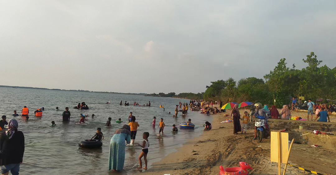 Keindahan Pantai Tirta Pesona. Dok: Pokdarwis Sidomakmur