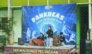 Penampilan pada Pekan Kreativitas Siswa di SMA Walisongo. (Arif muhammad ubaidillah)