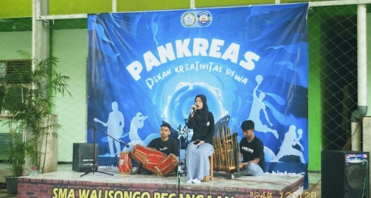 Penampilan pada Pekan Kreativitas Siswa di SMA Walisongo. (Arif muhammad ubaidillah)