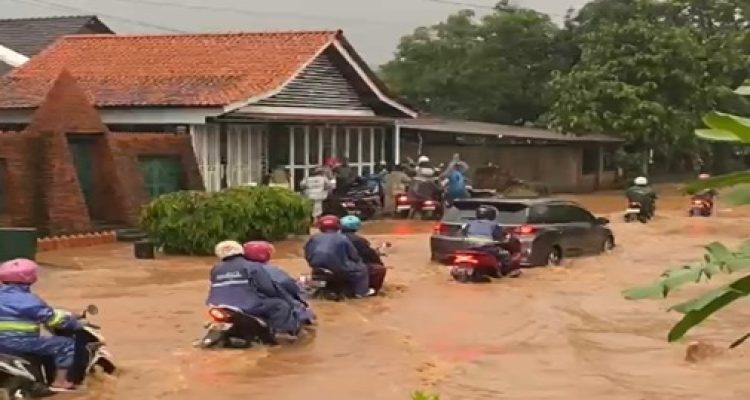 Banjir di Desa Ngeling Pecangaan Jepara