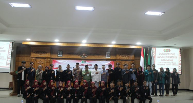 Foto bersama Wakil rektor setelah Pelantikan KPUM Unisnu Jepara. (Zulfa/Fokuspers)