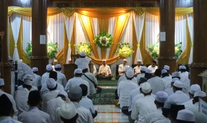 kegiatan majelis dzikir wa maulidurrasul SAW di masjid Arrabbaniyyin Unisnu. (Jafar)