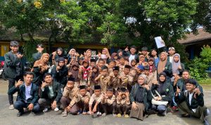 Mahasiswa Unisnu dan Siswa SDN 2 Bawu setelah Tes BAUM. (Mahasiswa KPI Unisnu)