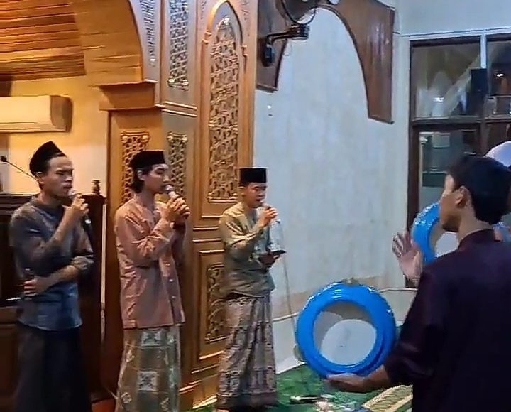 Kegiatan pembacaan maulid dan refleksi akhir tahun RMS di Masjid Ar Robbaniyyin Unisnu Jepara (Fakhri/Fokus)