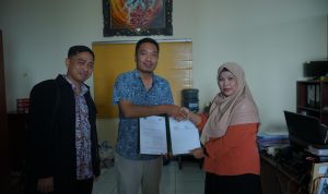 Penyerahan MoA antara FKD Unisnu dan Bali TV.