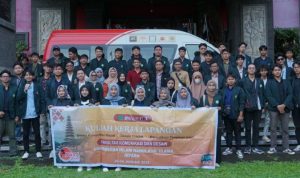 Mahasiswa FKD Unisnu saat Kuliah Kerja Lapangan di Bali TV.