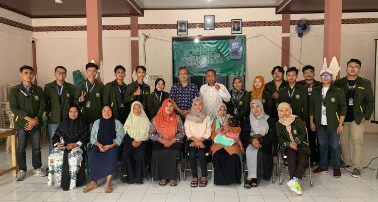 Foto bersama setelah acara Sosialisasi Digital Marketing KKN Unisnu dan Pelaku UMKM Mindahn Kidul. (Dokumentasi KKN Unisnu)