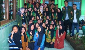 KKN Unisnu bersama peserta seminar "Anti Nikah Dini" . (Dokumentasi KKN Unisnu)
