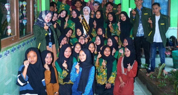 KKN Unisnu bersama peserta seminar "Anti Nikah Dini" . (Dokumentasi KKN Unisnu)