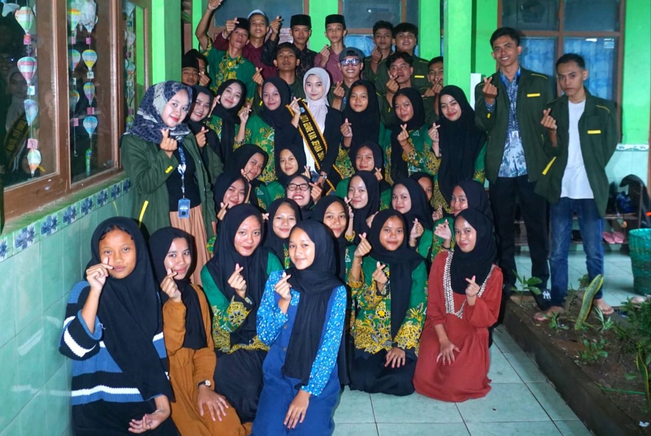 KKN Unisnu bersama peserta seminar "Anti Nikah Dini" . (Dokumentasi KKN Unisnu)