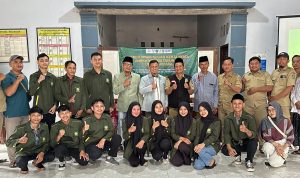 Mahasiswa Unisnu Foto Bersama Perangkat Desa Pada Kegiatan Penerjunan Kuliah kerja Nyata (KKN)