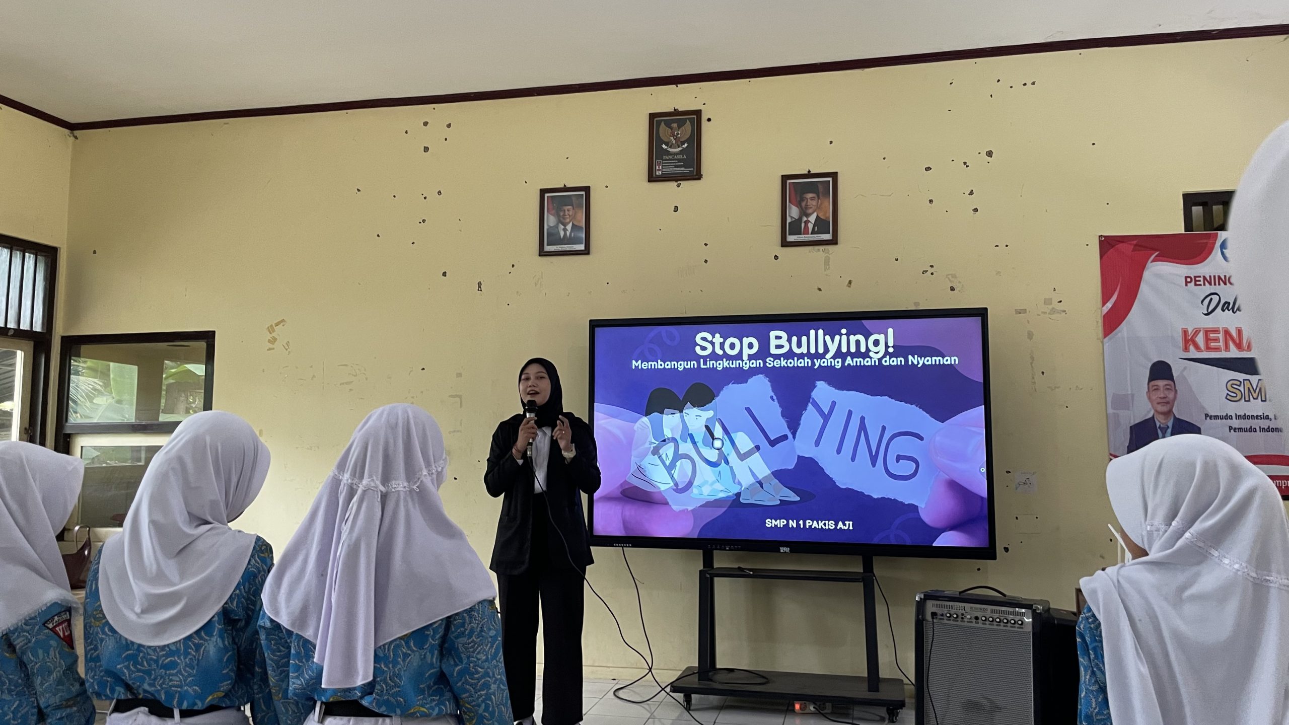 Penyampaian materi dan sosialisasi pencegahan bullying oleh Laisha Viori Avrilian. (Dokumentasi KKN Unisnu)