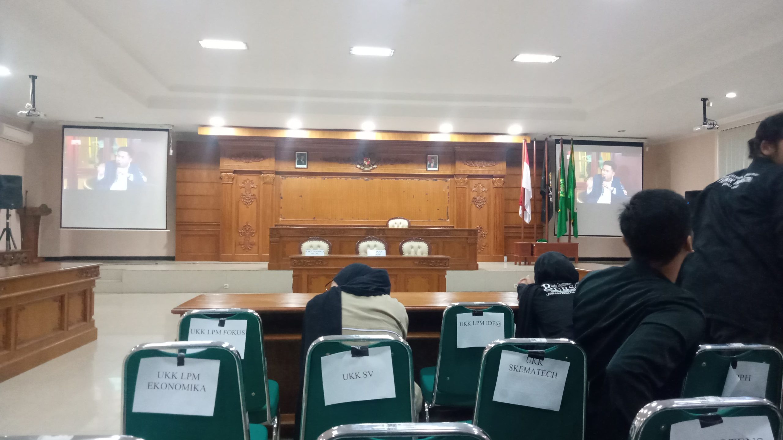Mahasiswa menunggu pengesahan UU KBMU di Auditorium Lt. 4 Perpustakaan Unisnu, Sabtu (8/3/2025). (Foto: Istimewa)