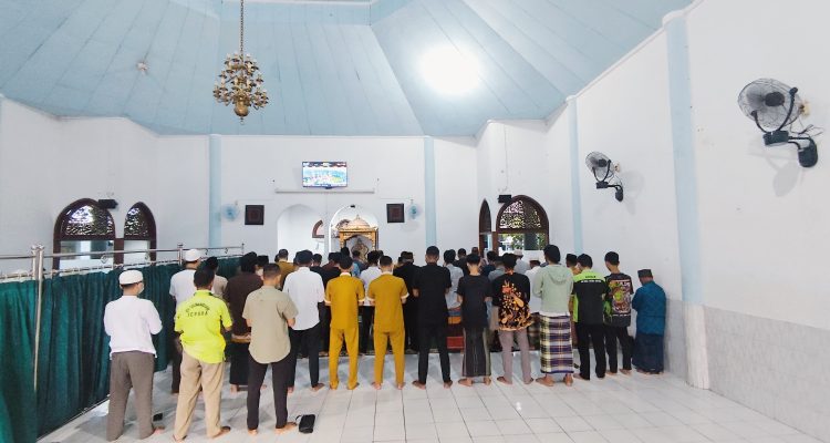 Momen Saat salat Idul Fitri di Masjid Syifaul Janan, komplek Rumah Sakit Islam (RSI) Sultan Hadlirin Jepara Senin (31/3/2025).