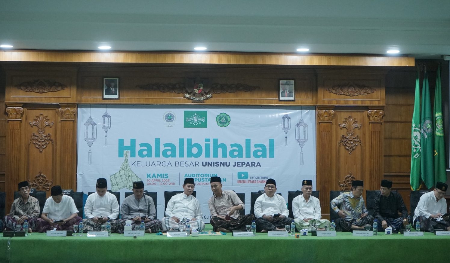 Suasana halal Bihalal Keluarga besar Unisnu Jepara, Kamis (10/4/2025) di Auditorium Perpustakaan Unisnu Jepara. (Naja/Fokuspers)