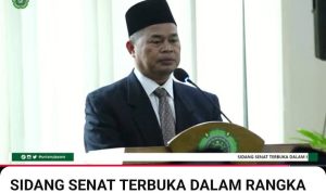 Memimpin do’a saat sidang senat tebuka