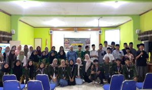 Kudus, Fokuspers.com - Kelompok Kuliah Kerja Nyata (KKN) Universitas Islam Nahdlatul Ulama (Unisnu) Jepara yang bertugas di Desa Menawan mengadakan Seminar Moderasi Beragama pada Kamis (7/8/2025) bertempat di Balai Desa Menawan. Kegiatan ini berkolaborasi dengan Ikatan Pelajar Nahdlatul Ulama (IPNU) dan Ikatan Pelajar Putri Nahdlatul Ulama (IPPNU) Desa Menawan.