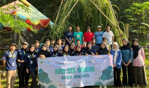 KKN Unisnu bersama Masyarakat Desa Sekuro saat peluncuran Sekutravel. (KKN Unisnu)