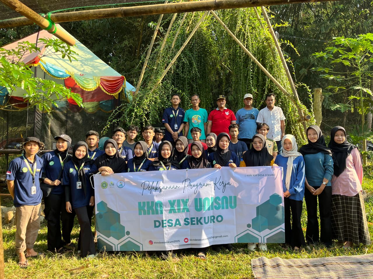KKN Unisnu bersama Masyarakat Desa Sekuro saat peluncuran Sekutravel. (KKN Unisnu)