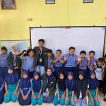 KKN Unisnu bersama anak anak kegiatan Literasi Digital untuk Generasi Cerdas di SD 1 Menawan (sumber: KKN unisnu desa Menawan, Kudus)