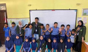KKN Unisnu bersama anak anak kegiatan Literasi Digital untuk Generasi Cerdas di SD 1 Menawan (sumber: KKN unisnu desa Menawan, Kudus)