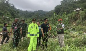 Penanaman pohon oleh pemerintahan terkait. (KKN Unisnu Tempur)