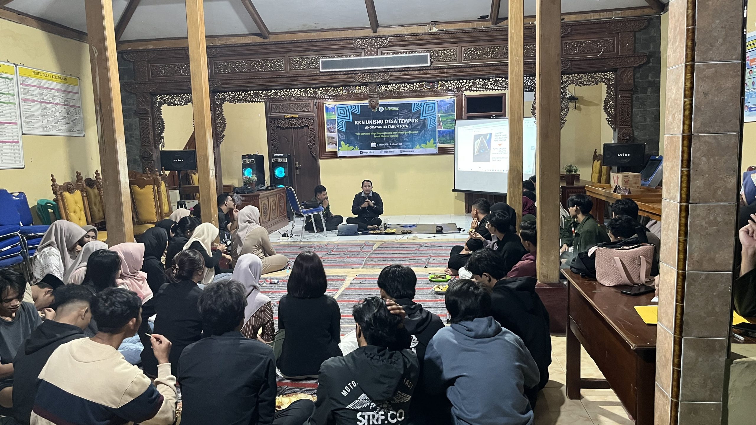 Diskusi tingkatkan nilai jual ampas kopi oleh tim KKN Unisnu Desa Tempur dengan Kelompok Pemuda Desa Tempur. (KKN Unisnu Desa Tempur)