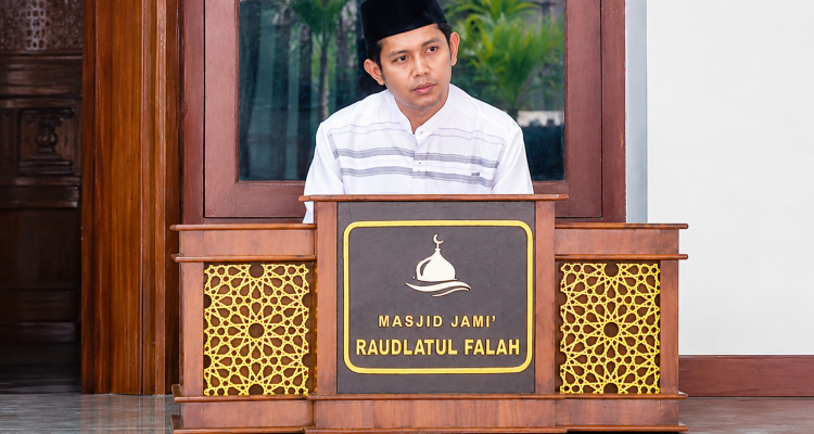 Kiai Muhammad Choirul Misbah Sampaikan Kajian Ahad Pagi di Masjid Jami' Raudlatul Falah Sekuro
