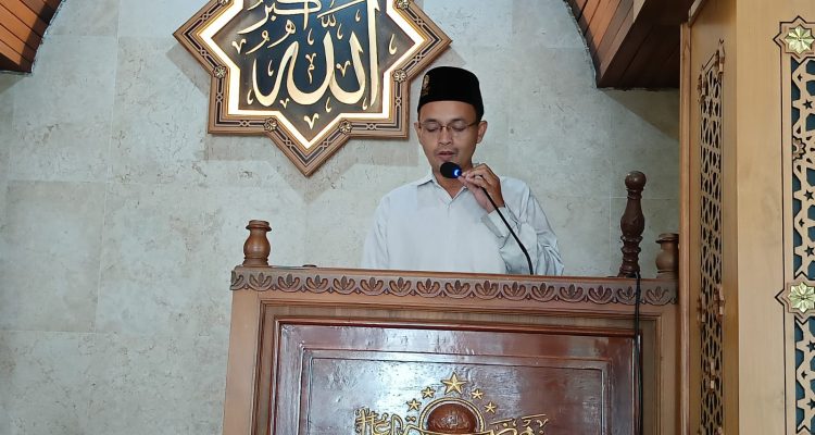 Decky Rochmanto Wakil Dekan Bidang 3 FST Sampaikan Kultum